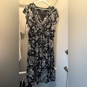 Evan Picone Black and White Ruched Wrap Midi Dress